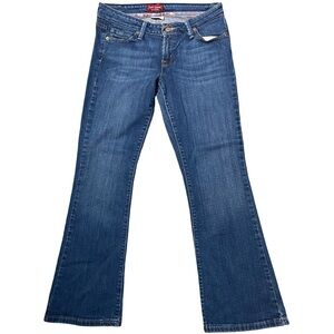 Levi's Women's Classic Blue Low cut  Flare Jeans. Medium to dark blue denim 6P